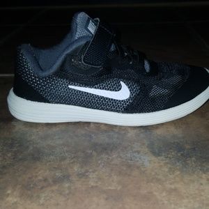 Kids Nike Revolution 3